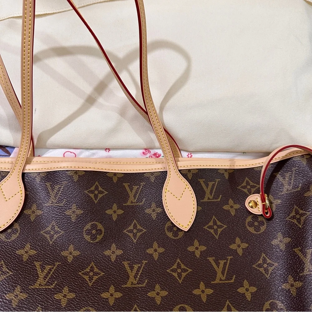 Louis Vuitton Neverfull Medium Shopping Bag (Fuchsia Lined) - Picture 2 of 6